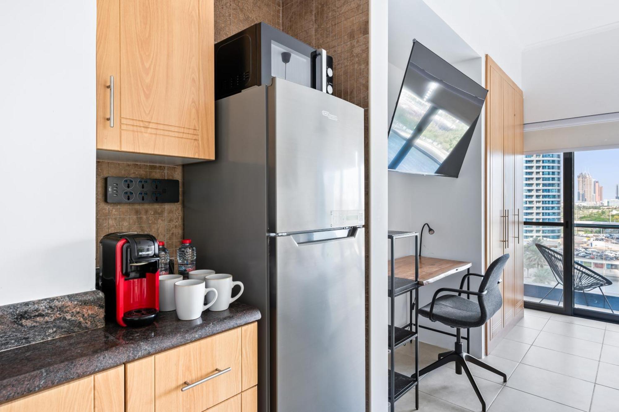 Upscale Studio Full Lake View In Goldcrest View Tower Dubaj Zewnętrze zdjęcie