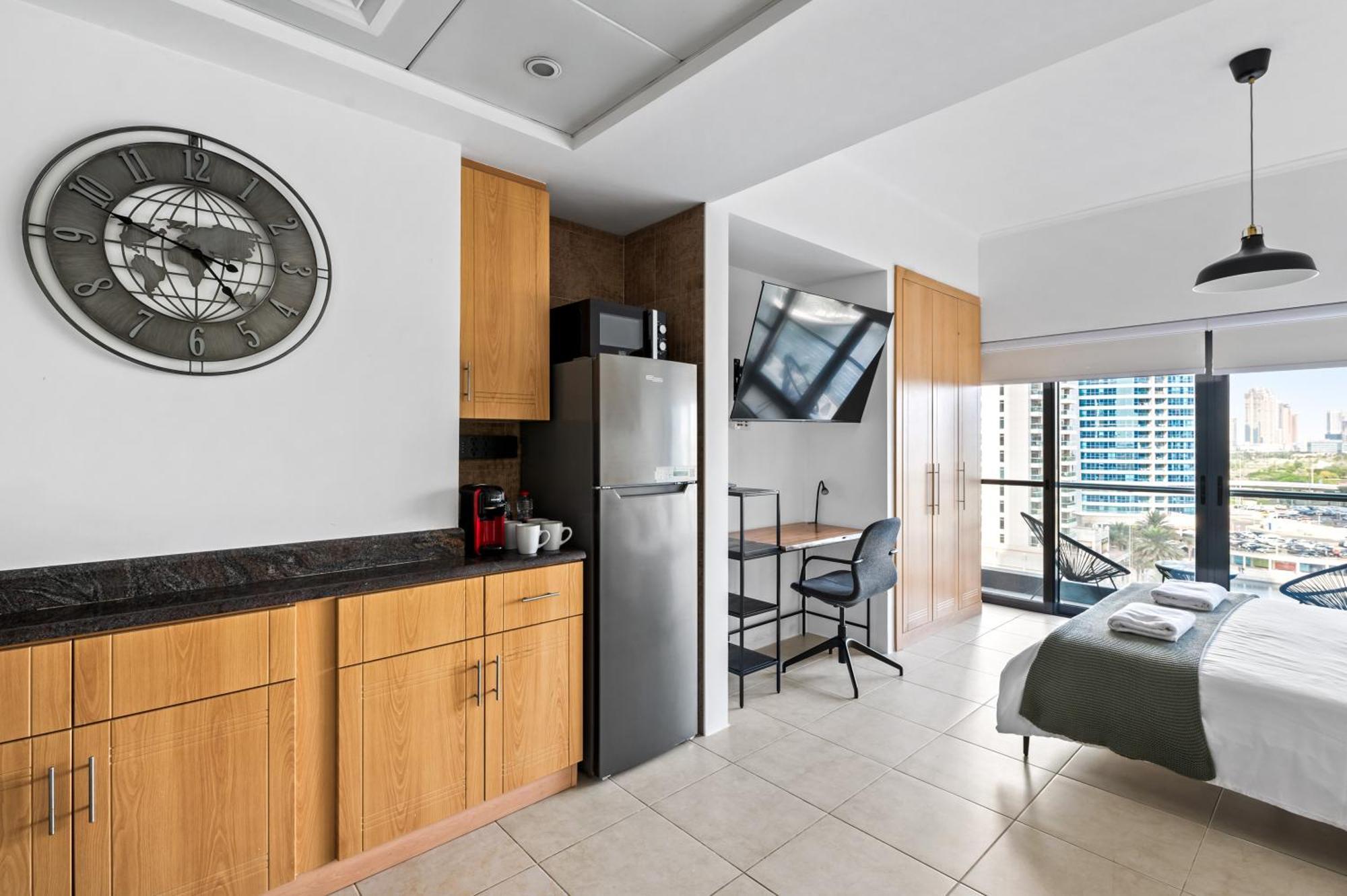 Upscale Studio Full Lake View In Goldcrest View Tower Dubaj Zewnętrze zdjęcie