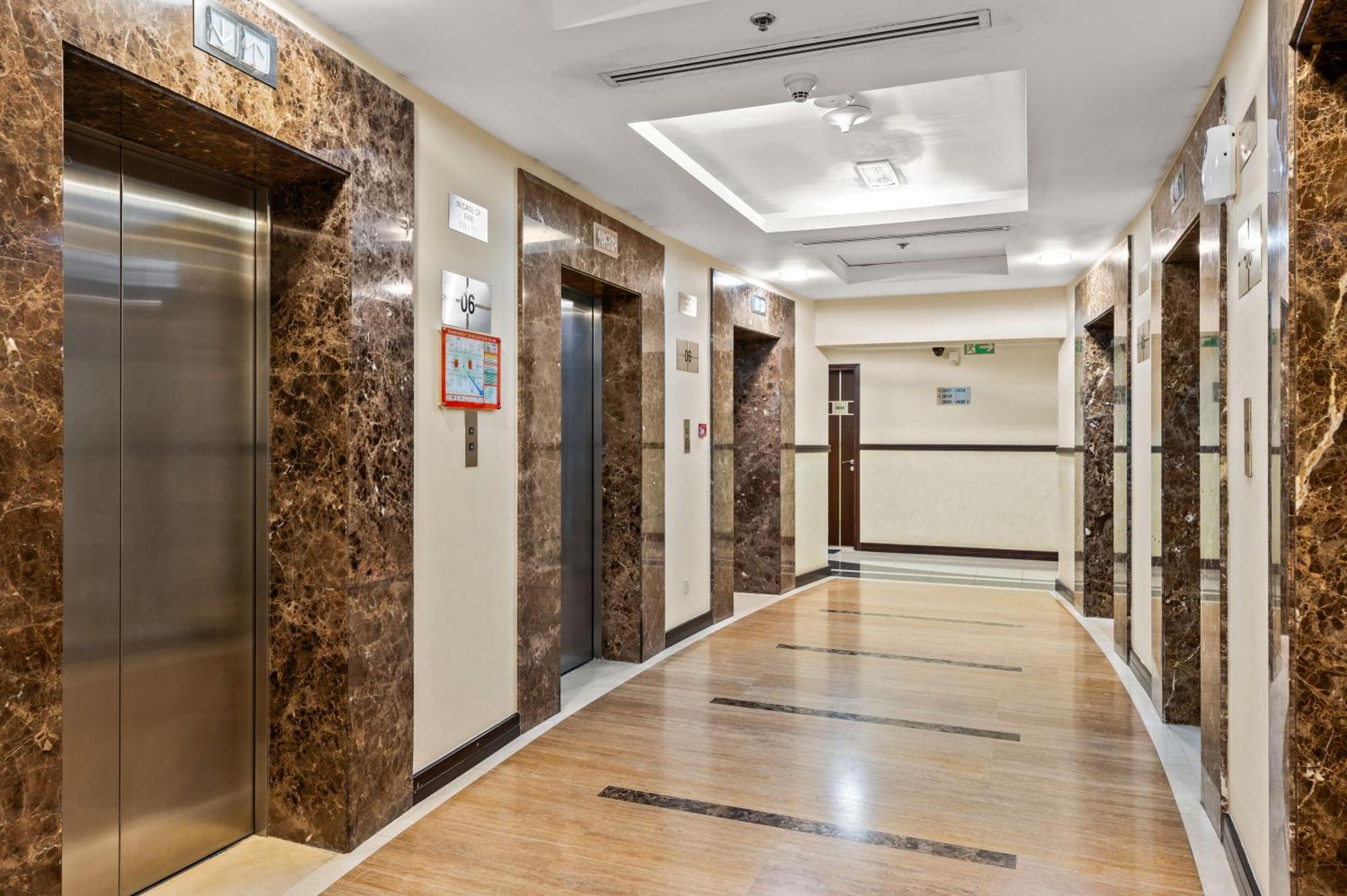 Upscale Studio Full Lake View In Goldcrest View Tower Dubaj Zewnętrze zdjęcie