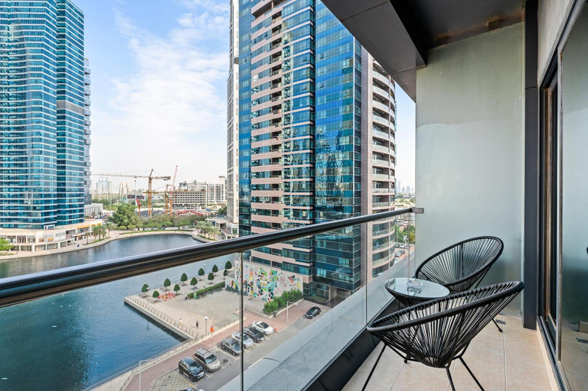 Upscale Studio Full Lake View In Goldcrest View Tower Dubaj Zewnętrze zdjęcie