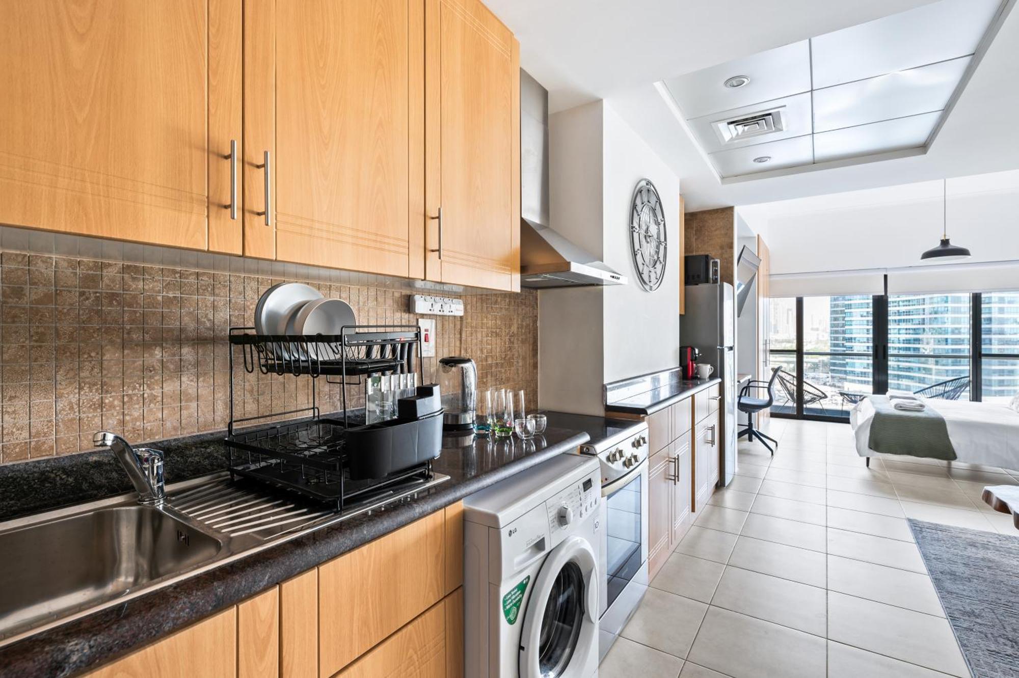 Upscale Studio Full Lake View In Goldcrest View Tower Dubaj Zewnętrze zdjęcie