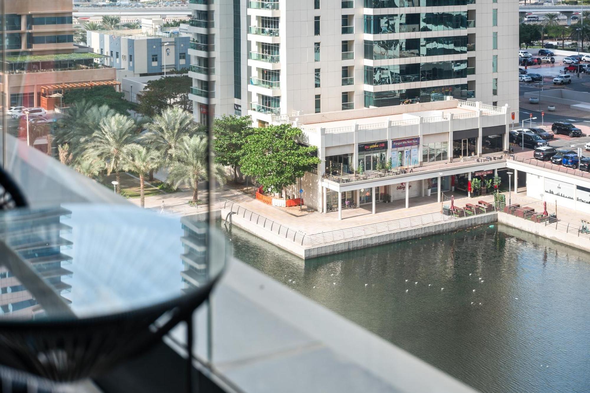 Upscale Studio Full Lake View In Goldcrest View Tower Dubaj Zewnętrze zdjęcie