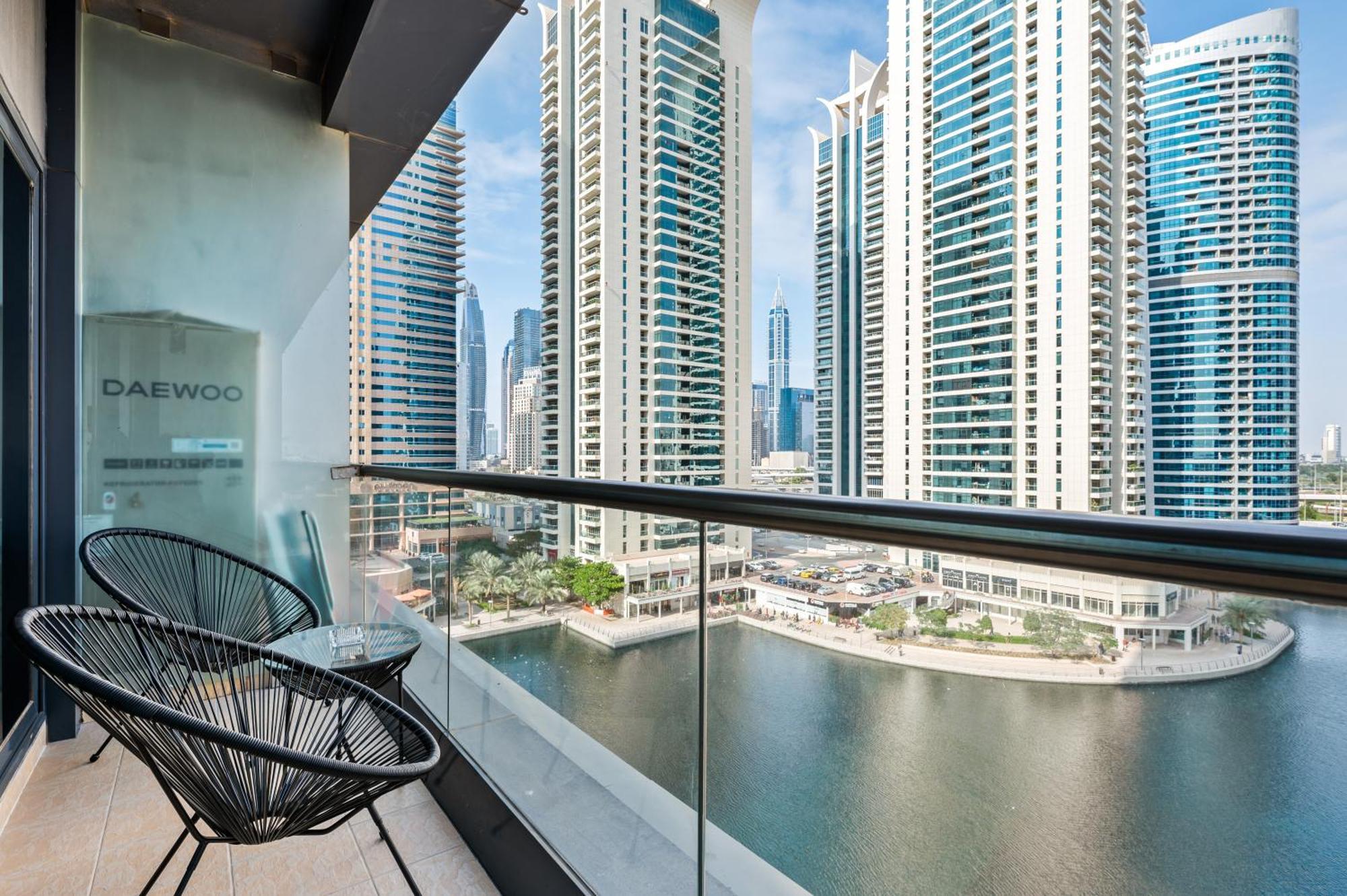 Upscale Studio Full Lake View In Goldcrest View Tower Dubaj Zewnętrze zdjęcie